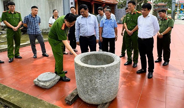Hải Ph&#242;ng: B&#224;n giao cổ vật qu&#253; của đ&#236;nh Văn C&#250; sau hơn 200 năm lưu lạc - Ảnh 2
