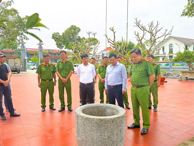 Hải Ph&#242;ng: B&#224;n giao cổ vật qu&#253; của đ&#236;nh Văn C&#250; sau hơn 200 năm lưu lạc - Ảnh 1