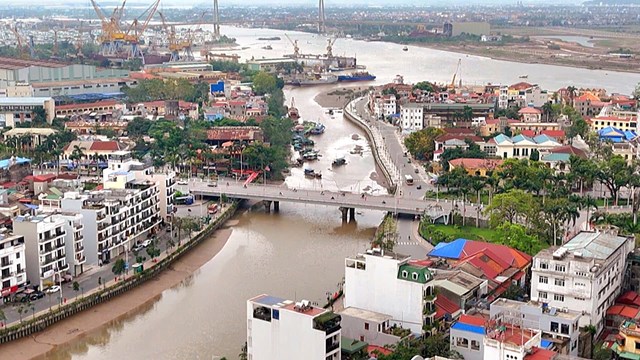 Th&agrave;nh phố cũng đang đẩy nhanh x&acirc;y dựng nh&agrave; ở c&ocirc;ng nh&acirc;n, nh&agrave; ở x&atilde; hội, ph&aacute;t triển đ&ocirc; thị th&ocirc;ng minh &ndash; tạo dựng một hệ sinh th&aacute;i đầu tư to&agrave;n diện, bền vững.
