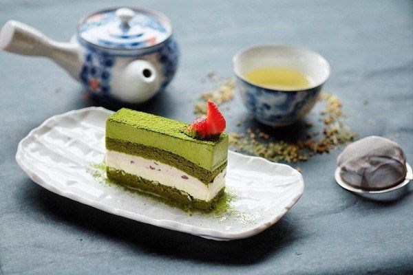 Tiramisu thường được lựa chọn trong c&aacute;c buổi tiệc tr&agrave; bởi vị b&aacute;nh nhẹ nh&agrave;ng, thơm, rất tuyệt vời khi kết hợp với tr&agrave;