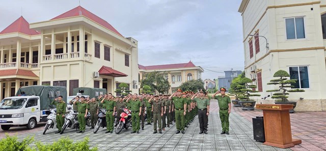Lực lượng C&ocirc;ng an phường An Dương nghi&ecirc;m t&uacute;c tiếp thu chỉ đạo, sẵn s&agrave;ng thực hiện cao điểm trấn &aacute;p tội phạm, đảm bảo an ninh trật tự phục vụ Đại hội Đảng c&aacute;c cấp.