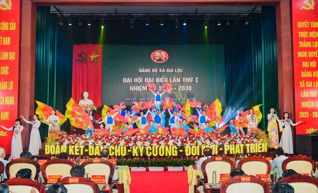 Tiết mục văn nghệ đặc sắc ch&uacute;c mừng Đại hội
