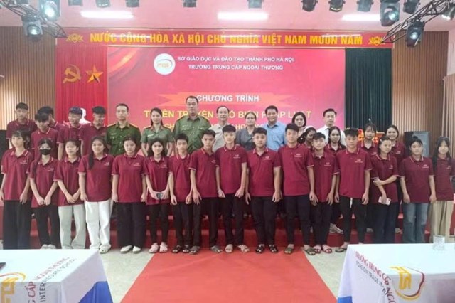 Kh&eacute;p lại chương tr&igrave;nh l&agrave; Chuy&ecirc;n đề &ldquo;Tuy&ecirc;n truyền kiến thức ph&aacute;p luật về ph&ograve;ng, chống ma t&uacute;y; kỹ năng nhận diện v&agrave; ph&ograve;ng tr&aacute;nh tệ nạn ma t&uacute;y trong học đường&rdquo;.