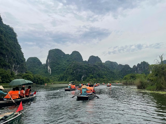 H&agrave;nh tr&igrave;nh qua s&ocirc;ng S&agrave;o Kh&ecirc; &ndash; d&ograve;ng chảy gắn với dấu ch&acirc;n khai quốc của Đinh Ti&ecirc;n Ho&agrave;ng Đế.