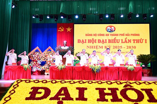 Đo&agrave;n chủ tịch Đại hội