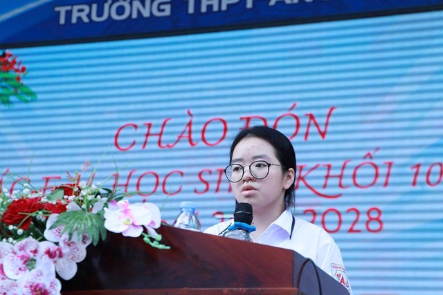 Em Nguyễn Minh Huyền &ndash; Thủ khoa đầu v&agrave;o, đại diện t&acirc;n học sinh b&agrave;y tỏ cảm x&uacute;c v&agrave; quyết t&acirc;m trong h&agrave;nh tr&igrave;nh ba năm sắp tới.