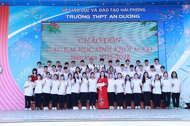 THPT An Dương: Trang trọng, ấm &#225;p ch&#224;o đ&#243;n 953 t&#226;n học sinh Kh&#243;a 61 - Ảnh 2