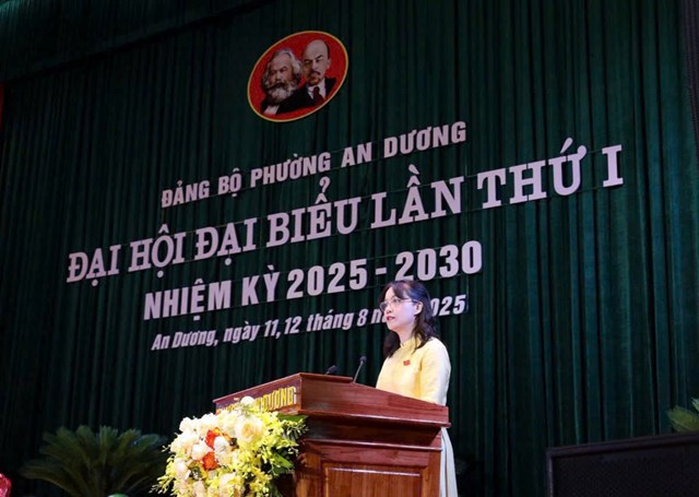 Đồng ch&iacute; Trần Thị Quỳnh Trang &ndash; B&iacute; thư Đảng ủy, Chủ tịch HĐND phường &ndash; ph&aacute;t biểu qu&aacute;n triệt tại phi&ecirc;n tr&ugrave; bị.