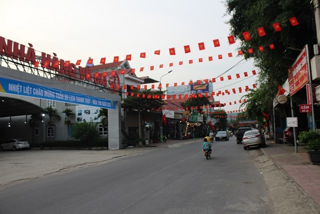 Đảm bảo vệ sinh m&ocirc;i trường chuẩn bị cho Tuần Du lịch Thanh Thủy, nhằm tạo ấn tượng cho du kh&aacute;ch khi về du lịch ở địa phương. Ảnh: Sơn Thủy