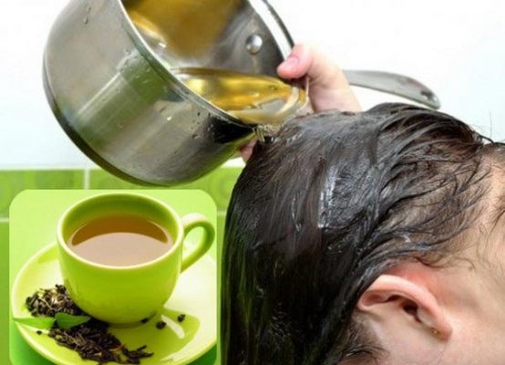 &nbsp;Để gi&uacute;p t&oacute;c nhanh d&agrave;i, kh&ocirc;ng bị g&atilde;y rụng, bạn c&oacute; thể d&ugrave;ng nước tr&agrave; xanh được h&atilde;m, để nguội để gội đầu.