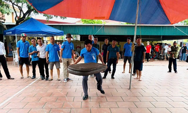 C&aacute;c ph&aacute;o thủ thi đấu s&ocirc;i nổi, thu h&uacute;t sự quan t&acirc;m của đ&ocirc;ng đảo nh&acirc;n d&acirc;n