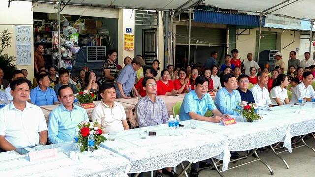 C&aacute;c đồng ch&iacute; l&atilde;nh đạo phường An Dương v&agrave; đại biểu tham dự lễ kh&aacute;nh th&agrave;nh c&ocirc;ng tr&igrave;nh văn h&oacute;a &ndash; t&iacute;n ngưỡng của qu&ecirc; hương