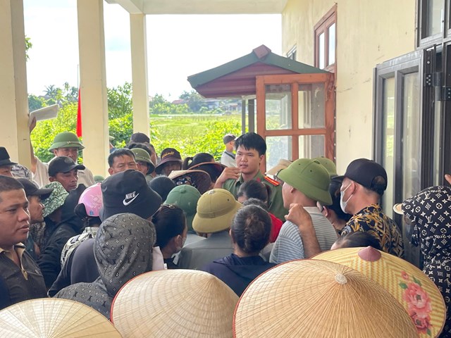 C&aacute;n bộ, lực lượng chức năng phối hợp đảm bảo trật tự, an to&agrave;n trong qu&aacute; tr&igrave;nh tổ chức