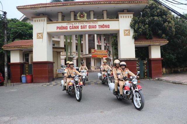 Ph&ograve;ng CSGT - C&ocirc;ng an tỉnh Vĩnh Ph&uacute;c bảo đảm đảm trật tự, an to&agrave;n giao th&ocirc;ng c&aacute;c hoạt động dịp Lễ Khai giảng năm học mới 2021 - 2022.