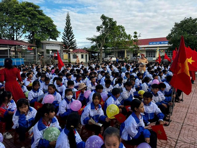 Đồng loạt ra qu&#226;n bảo đảm trật tự, an to&#224;n giao th&#244;ng dịp Lễ Khai giảng năm học mới - Ảnh 9