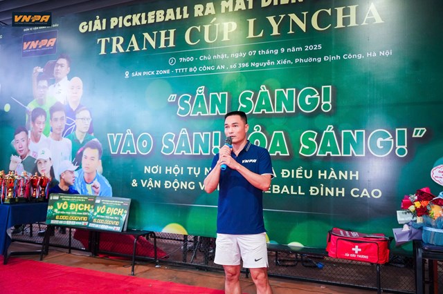 &Ocirc;ng Phạm Văn Tuyển - Đại diện Ban Quản trị Diễn đ&agrave;n chia sẻ