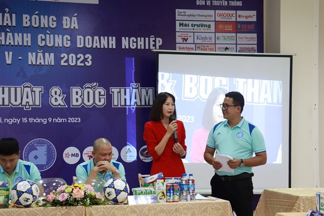 Cựu cầu thủ đội tuyển b&oacute;ng đ&aacute; nữ Việt Nam, quả b&oacute;ng V&agrave;ng b&oacute;ng đ&aacute; nữ năm 2008, Đỗ Thị Ngọc Ch&acirc;m ph&aacute;t biểu tại cuộc họp.&nbsp;