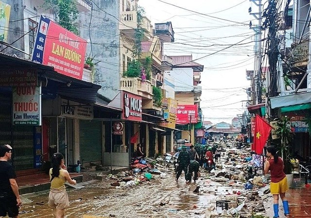 C&#225;c cơ quan B&#225;o ch&#237;, Doanh nghiệp hỗ trợ đồng b&#224;o lũ lụt tại huyện Tr&#224;ng Định, tỉnh Lạng Sơn - Ảnh 4