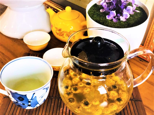 Tr&agrave; gừng hoa c&uacute;c tạo bước đệm nhẹ nh&agrave;ng cho những ng&agrave;y giao m&ugrave;a