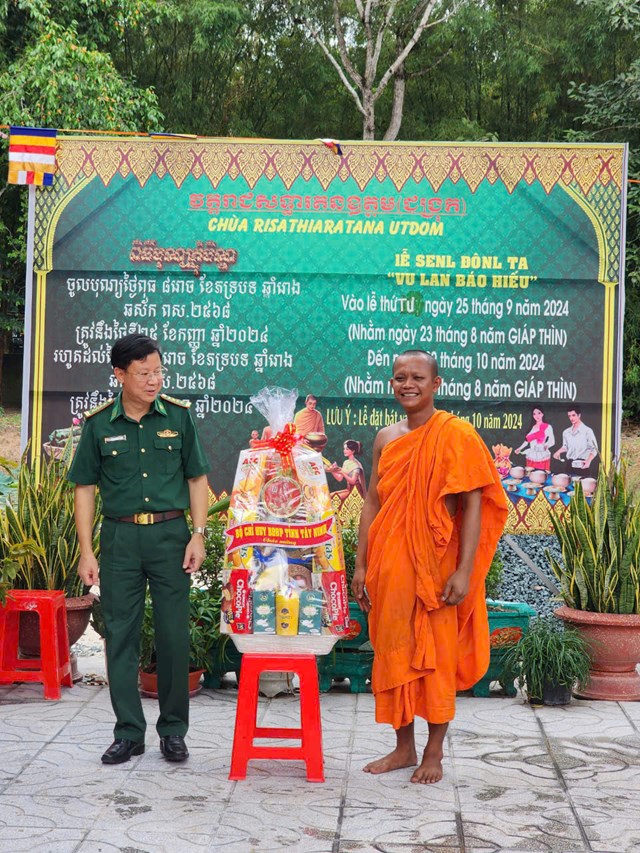 Thăm, ch&#250;c mừng lễ Senl Đ&#244;nl ta tr&#234;n địa b&#224;n huyện T&#226;n Bi&#234;n - Ảnh 9