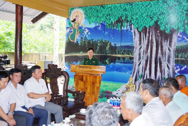 Đại t&aacute; Phạm Đ&igrave;nh Triệu - B&iacute; thư Đảng ủy, Ch&iacute;nh ủy Bộ đội Bi&ecirc;n ph&ograve;ng tỉnh T&acirc;y Ninh trưởng đo&agrave;n ph&aacute;t biểu tại buổi lễ Senl Đ&ocirc;nl ta năm 2024