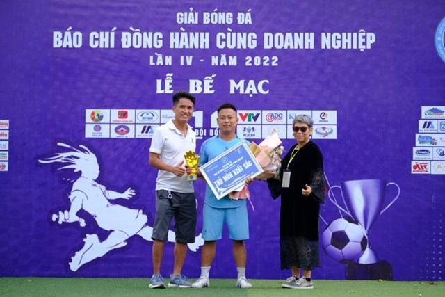 Danh hiệu thủ môn xuất sắc được trao cho thủ môn Uông Văn Hiếu đến từ FC Ado Group. 