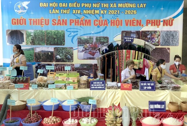 Sản phẩm n&ocirc;ng sản của hội vi&ecirc;n được Hội Li&ecirc;n hiệp Phụ nữ TX. Mường Lay giới thiệu, quảng b&aacute; (Nguồn ảnh: Điện Bi&ecirc;n Online)