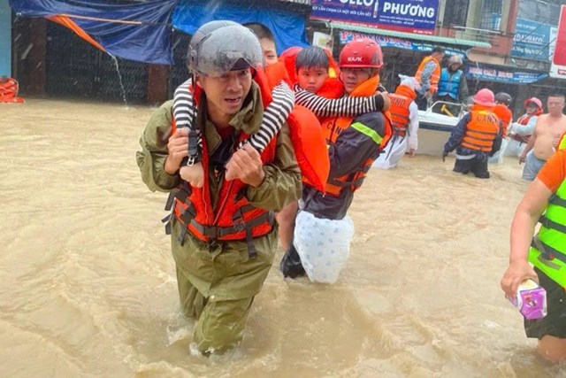 Theo b&aacute;o c&aacute;o nhanh của Ban Chỉ huy ph&ograve;ng thủ d&acirc;n sự tỉnh Gia Lai, đến trưa 19/11, to&agrave;n tỉnh c&oacute; 10.256 hộ với 42.525 người bị ngập hoặc c&ocirc; lập.