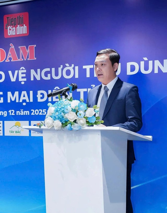 Nh&agrave; b&aacute;o Ho&agrave;ng Vững, Tổng Bi&ecirc;n tập Tạp ch&iacute; Tiếp thị &amp; Gia đ&igrave;nh ph&aacute;t biểu khai mạc.