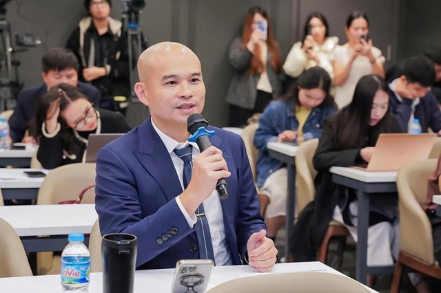 &Ocirc;ng H&agrave; Tiến Dũng, Chủ tịch Tập đo&agrave;n T&acirc;y Bắc TV chia sẻ tại tọa đ&agrave;m