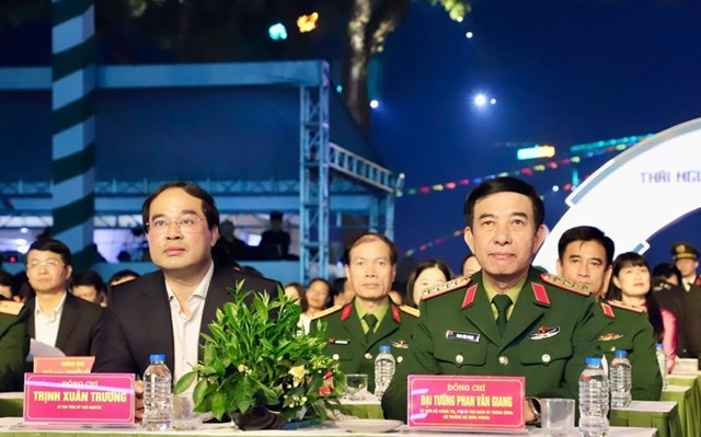 L&atilde;nh đạo Đảng, Nh&agrave; nước, đại biểu trung ương v&agrave; địa phương tham dự chương tr&igrave;nh.