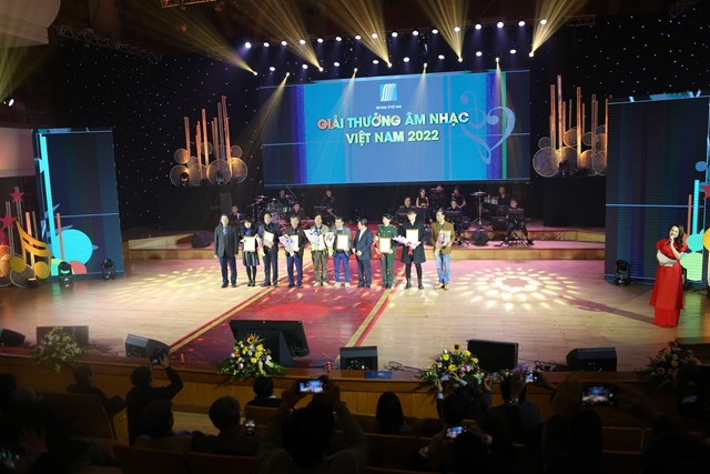 Kỷ niệm 65 năm th&#224;nh lập Hội Nhạc sĩ Việt Nam v&#224; tặng giải thưởng &#194;m nhạc năm 2022 - Ảnh 5