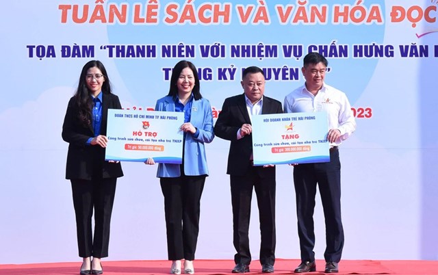 Trao công trình thanh niên tặng Liên đội Thanh niên xung phong Bạch Long Vỹ