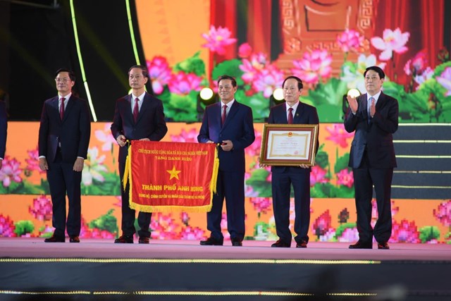 Hải Phòng là địa phương thứ 3 trong cả nước được trao tặng danh hiệu thành phố Anh hùng