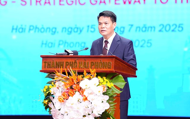 Chủ tịch UBND th&agrave;nh phố L&ecirc; Ngọc Ch&acirc;u cam kết x&acirc;y dựng một ch&iacute;nh quyền kiến tạo, phục vụ tốt nhất cho mọi hoạt động của c&aacute;c nh&agrave; đầu tư v&agrave; doanh nghiệp.