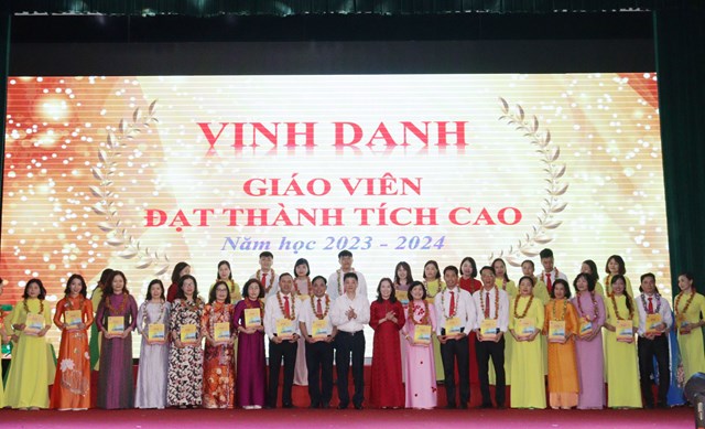 Vinh danh các giáo viên đạt thành tích cao năm học 2023- 2024