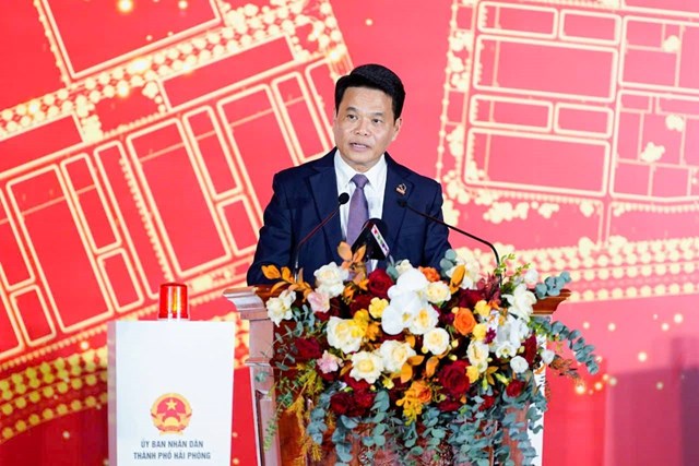 Chủ tịch UBND th&agrave;nh phố Hải Ph&ograve;ng L&ecirc; Ngọc Ch&acirc;u ph&aacute;t biểu tại Lễ khởi c&ocirc;ng