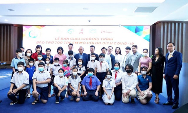 KLC Group bảo trợ hơn 500 trẻ em mồ c&ocirc;i do ảnh hưởng của Covid-19 đến năm 18 tuổi, với sự tham gia của &ocirc;ng Trương H&ograve;a B&igrave;nh &ndash; nguy&ecirc;n Ủy vi&ecirc;n Bộ Ch&iacute;nh trị, nguy&ecirc;n Ph&oacute; Thủ tướng Thường trực Ch&iacute;nh phủ.