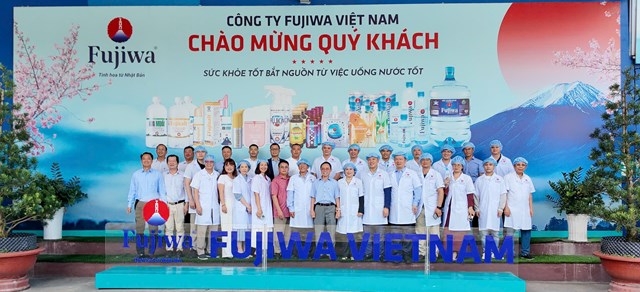 Nh&agrave; m&aacute;y Fujiwa thường xuy&ecirc;n đ&oacute;n tiếp c&aacute;c đo&agrave;n kh&aacute;ch tham quan, t&igrave;m hiểu quy tr&igrave;nh sản xuất ứng dụng c&ocirc;ng nghệ Nhật Bản.