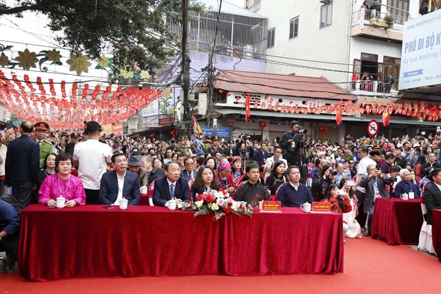 C&aacute;c đại biểu tham dự lễ khai mạc Hội tranh đầu ph&aacute;o Kỳ Lừa năm 2026 tại phường Kỳ Lừa.