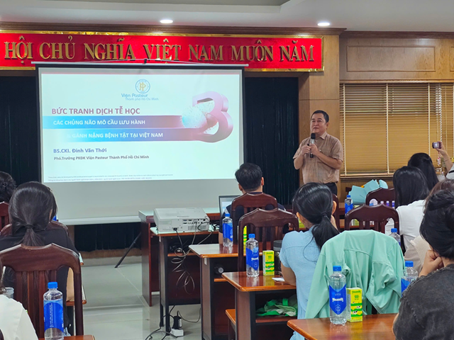 BS Đinh Văn Thới - Ph&oacute; trưởng Ph&ograve;ng kh&aacute;m đa khoa chia sẻ về bệnh N&atilde;o m&ocirc; cầu.