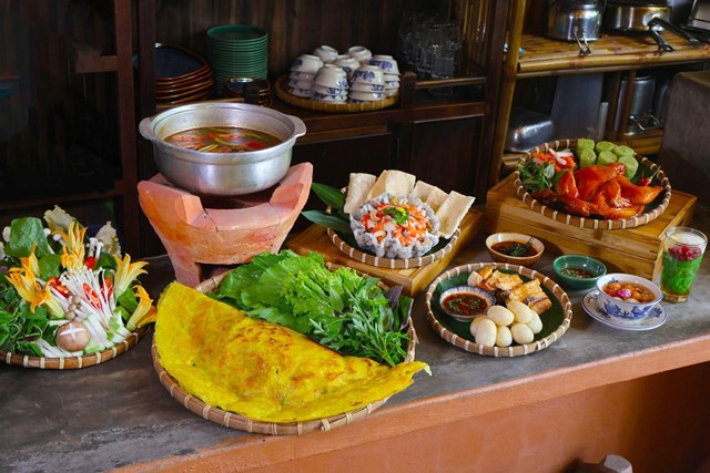 Thực đơn tại M&ugrave;a Nước Nổi tập trung v&agrave;o những m&oacute;n ăn mang đậm hương vị miền s&ocirc;ng nước Cửu Long