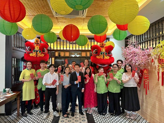 Đội ngũ c&aacute;n bộ nh&acirc;n vi&ecirc;n tận t&acirc;m, g&oacute;p phần giữ trọn tinh thần hiếu kh&aacute;ch v&agrave; n&eacute;t ri&ecirc;ng của nh&agrave; h&agrave;ng