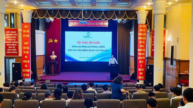To&agrave;n cảnh Hội thảo tập huấn n&acirc;ng cao năng lực ph&ograve;ng, chống bệnh tay ch&acirc;n miệng tại khu vực ph&iacute;a Nam