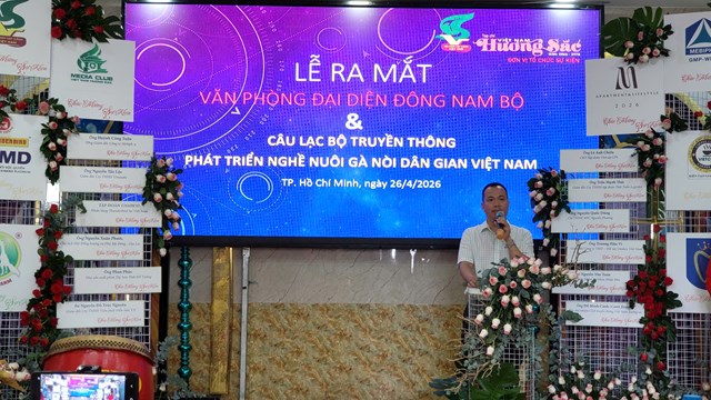 Nh&agrave; b&aacute;o L&ecirc; Do&atilde;n Hưng, Ph&oacute; Tổng Bi&ecirc;n tập Tạp ch&iacute; Việt Nam Hương Sắc, Ủy vi&ecirc;n Ban Chấp h&agrave;nh Hội Sinh vật cảnh Việt Nam ph&aacute;t biểu tại sự kiện.