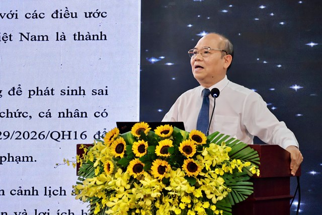 &Ocirc;ng Trần Văn Bảy &ndash; Ph&oacute; Chủ tịch UBND TP ph&aacute;t biểu tại Hội nghị (Ảnh Phương Anh)