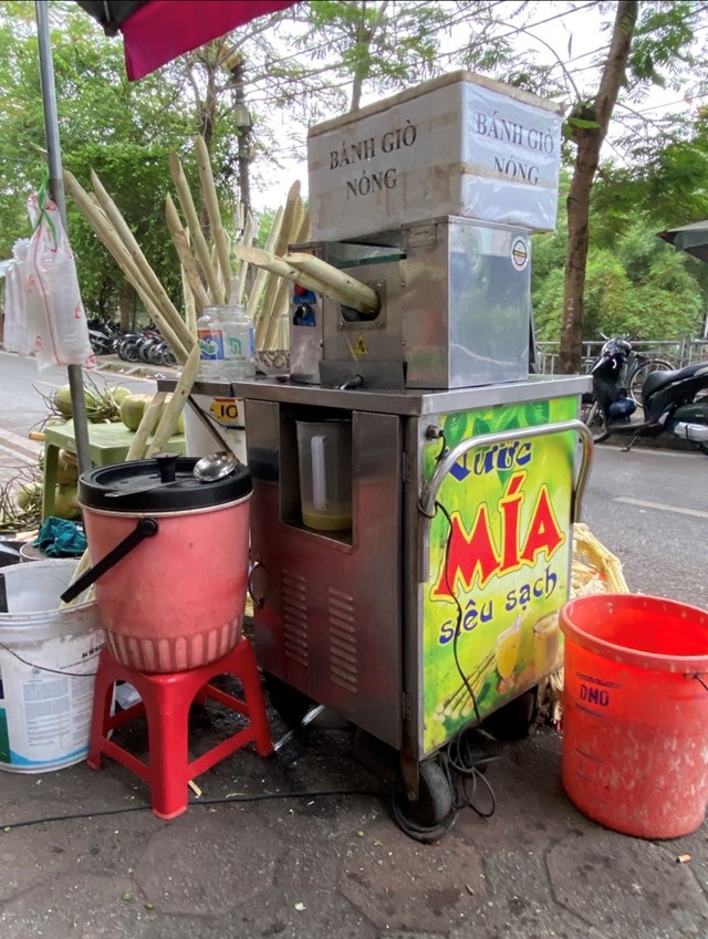 Đi c&ugrave;ng với sự ph&aacute;t triển nhanh ch&oacute;ng của c&aacute;c chuỗi cửa h&agrave;ng v&agrave; qu&aacute;n nhỏ lẻ l&agrave; những bất cập về quản l&yacute; vệ sinh an to&agrave;n thực phẩm (VSATTP).