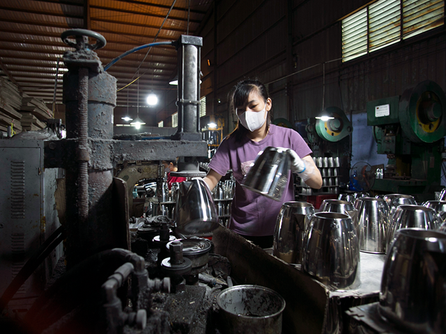 C&ocirc;ng đoạn dập &eacute;p th&acirc;n ấm si&ecirc;u tốc