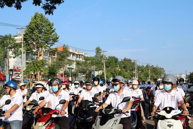 Hoạt động diễu h&agrave;nh hưởng ứng Ng&agrave;y&nbsp;ASEAN ph&ograve;ng, chống sốt xuất huyết lần thứ 16.