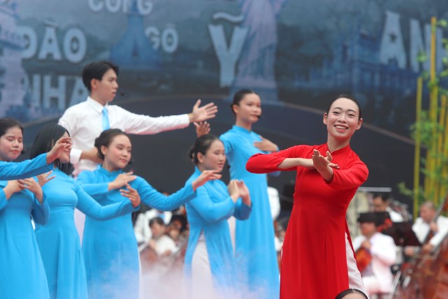 Chương trình nghệ thuật đặc biệt lan tỏa niềm tự hào tại Lễ kỷ niệm 50 năm TP Hồ Chí Minh vinh dự mang tên Bác - Ảnh 2